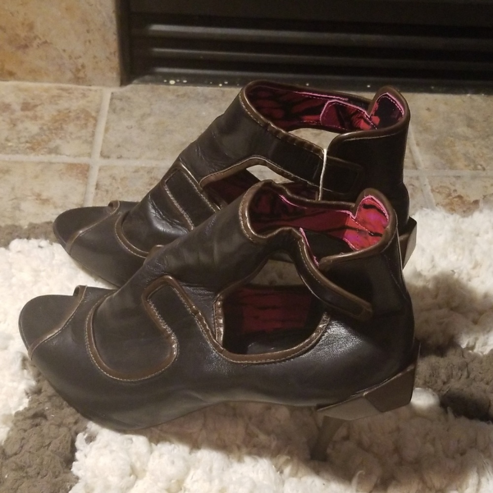 New in box celine sandals